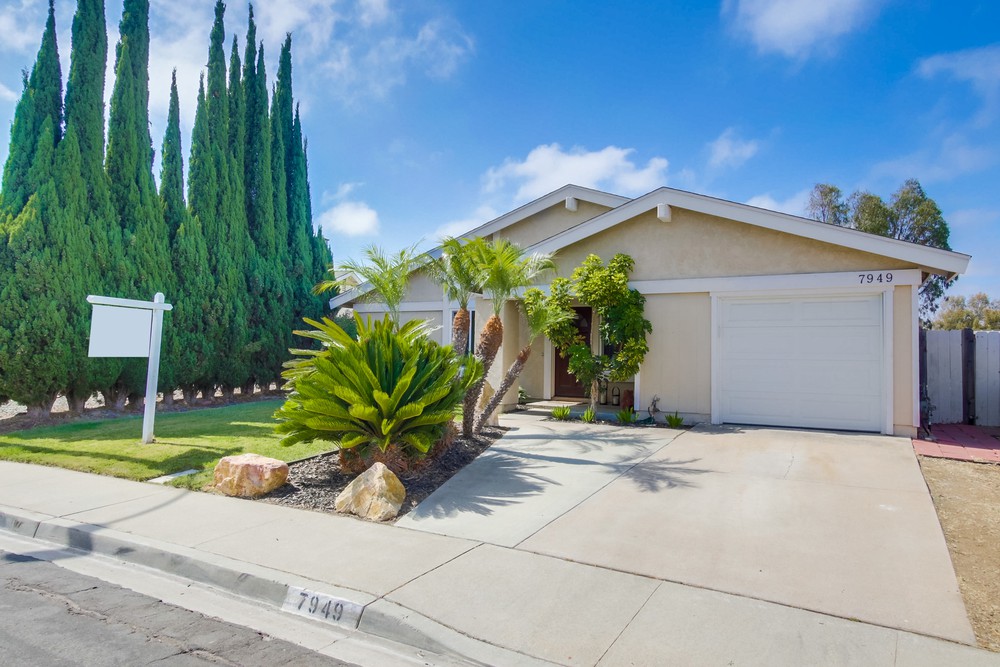 Virtual tour photo 6 of 49 for 7949 Peach Point Ave