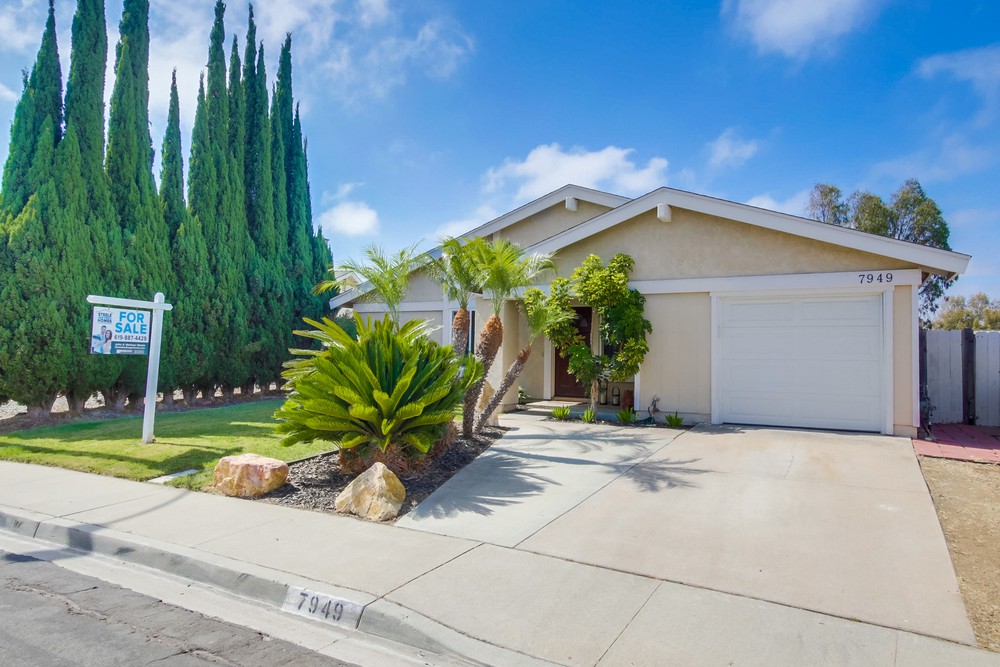 Virtual tour photo 7 of 49 for 7949 Peach Point Ave