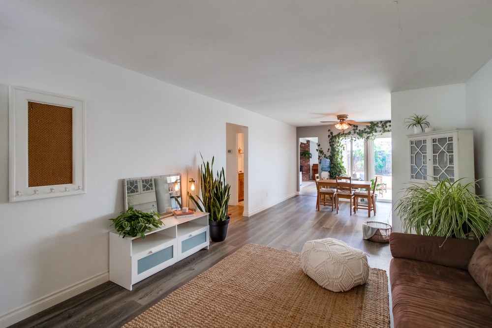 Virtual tour photo 11 of 49 for 7949 Peach Point Ave