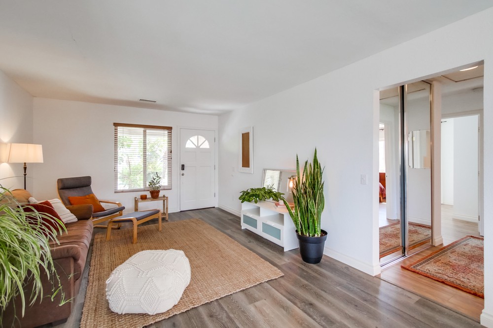 Virtual tour photo 13 of 49 for 7949 Peach Point Ave