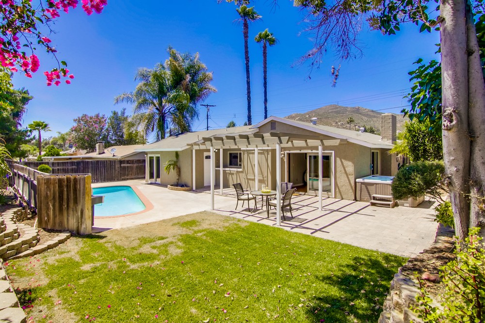 Virtual tour photo 31 of 39 for 7951 Beaver Lake Dr