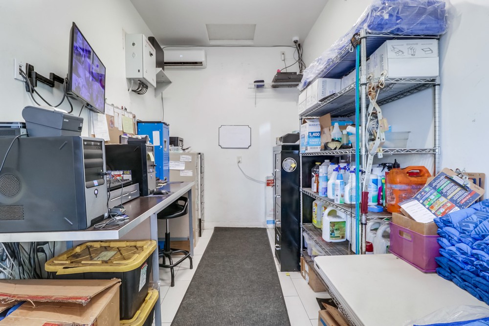 Virtual tour photo 19 of 22 for 7959 Balboa Ave