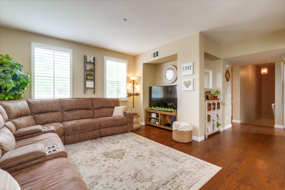 Virtual tour photo 11 of 44 for 796 Castaway Cove
