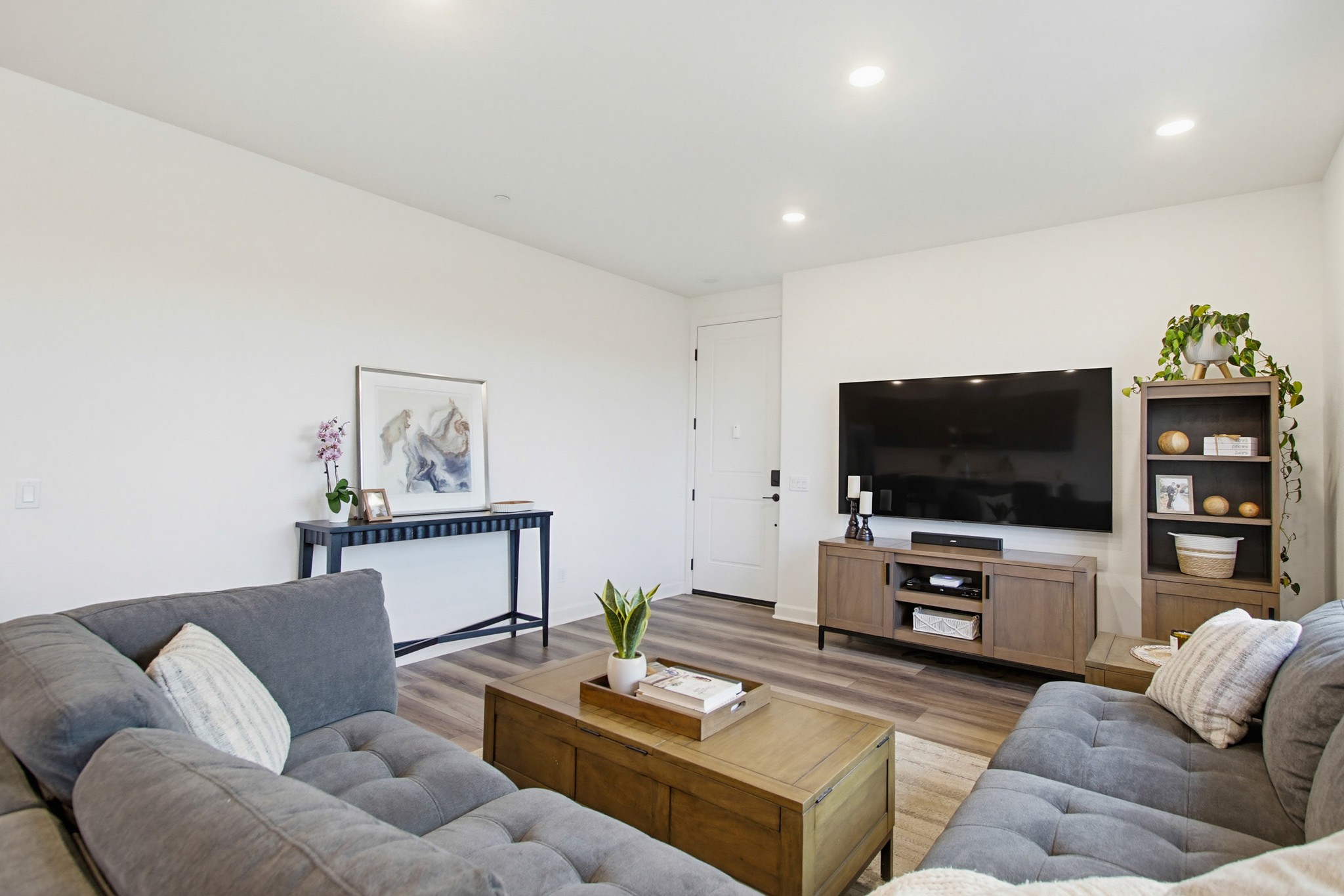 Virtual tour photo 22 of 75 for 797 Mateo St #1