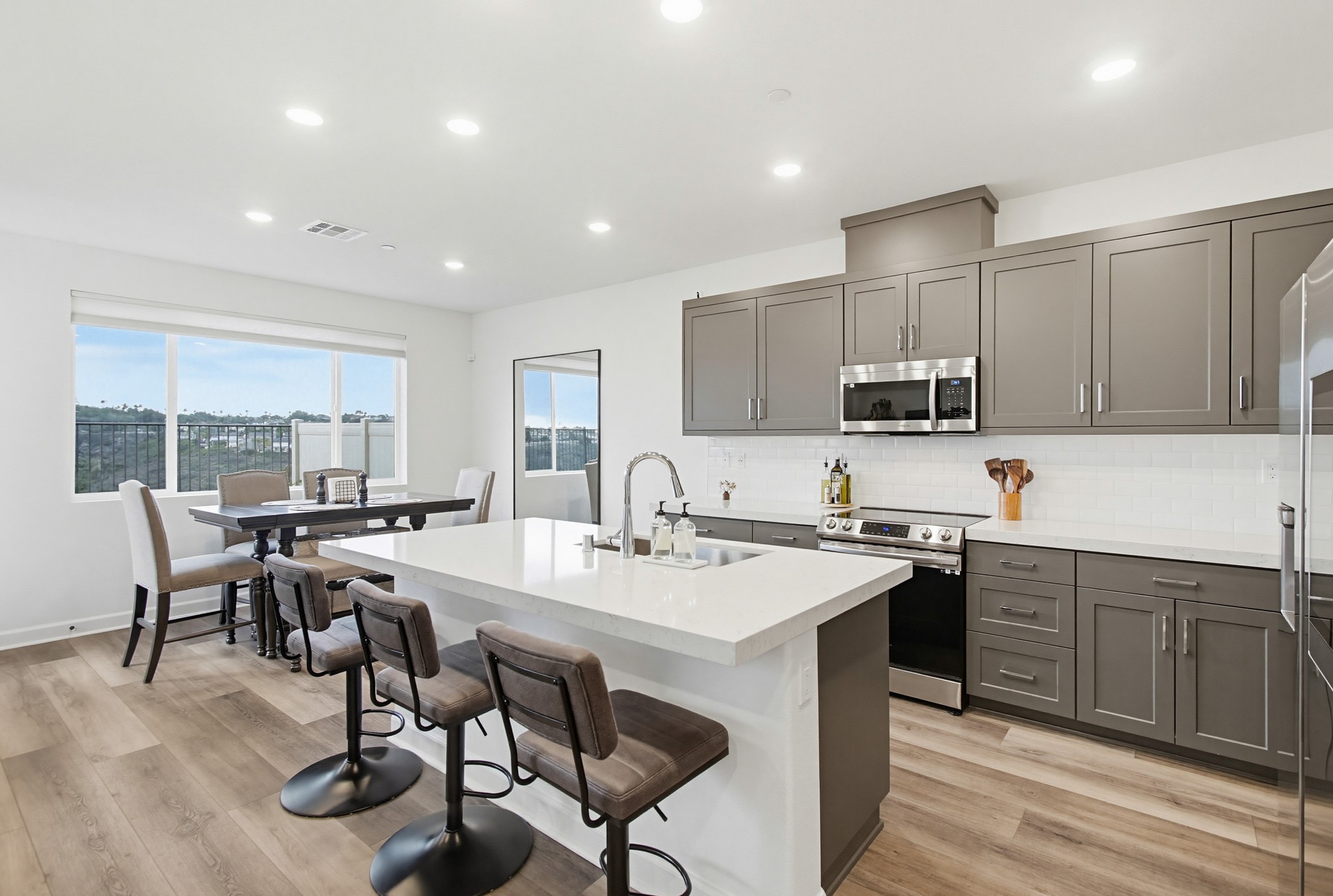 Virtual tour photo 27 of 75 for 797 Mateo St #1