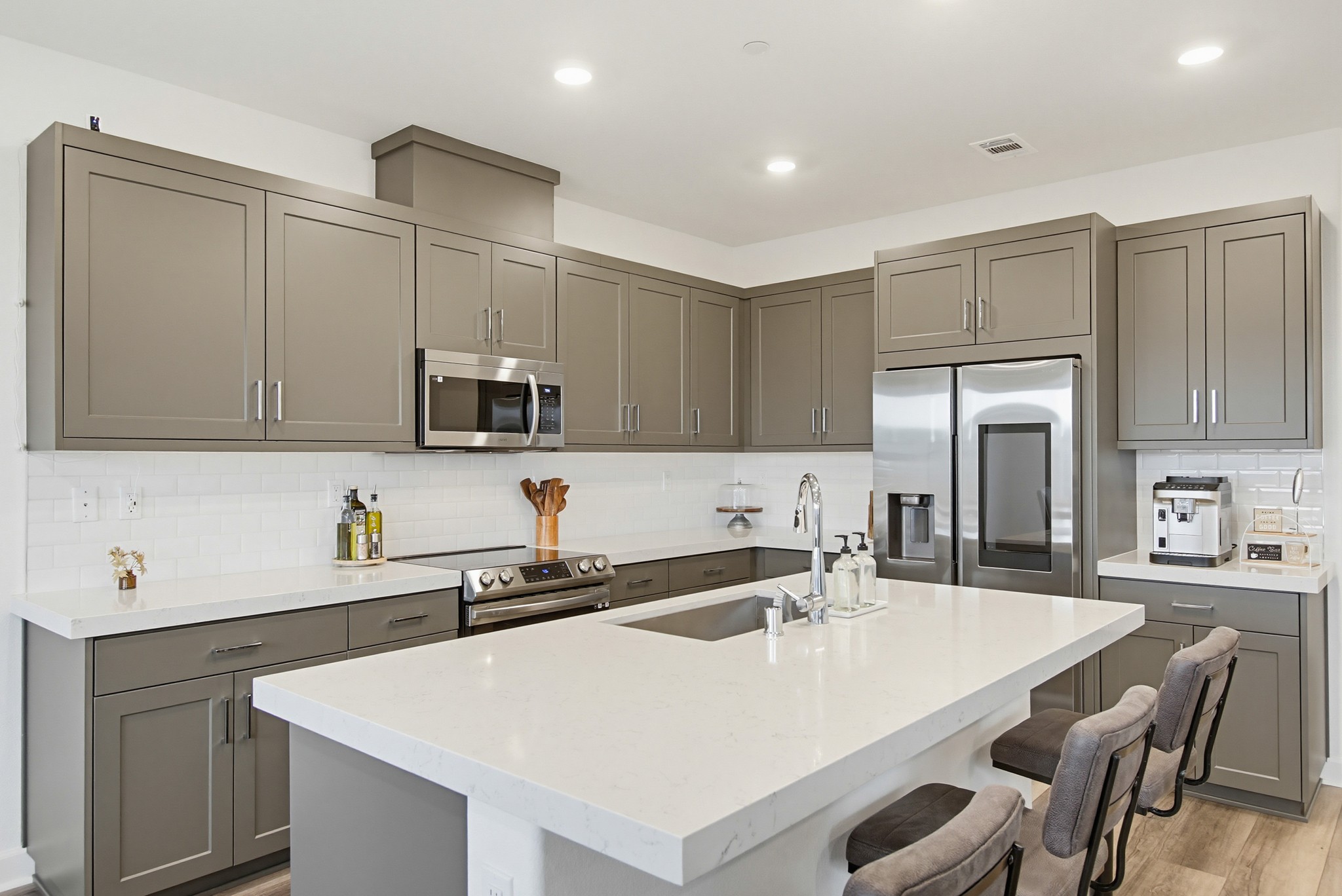 Virtual tour photo 28 of 75 for 797 Mateo St #1