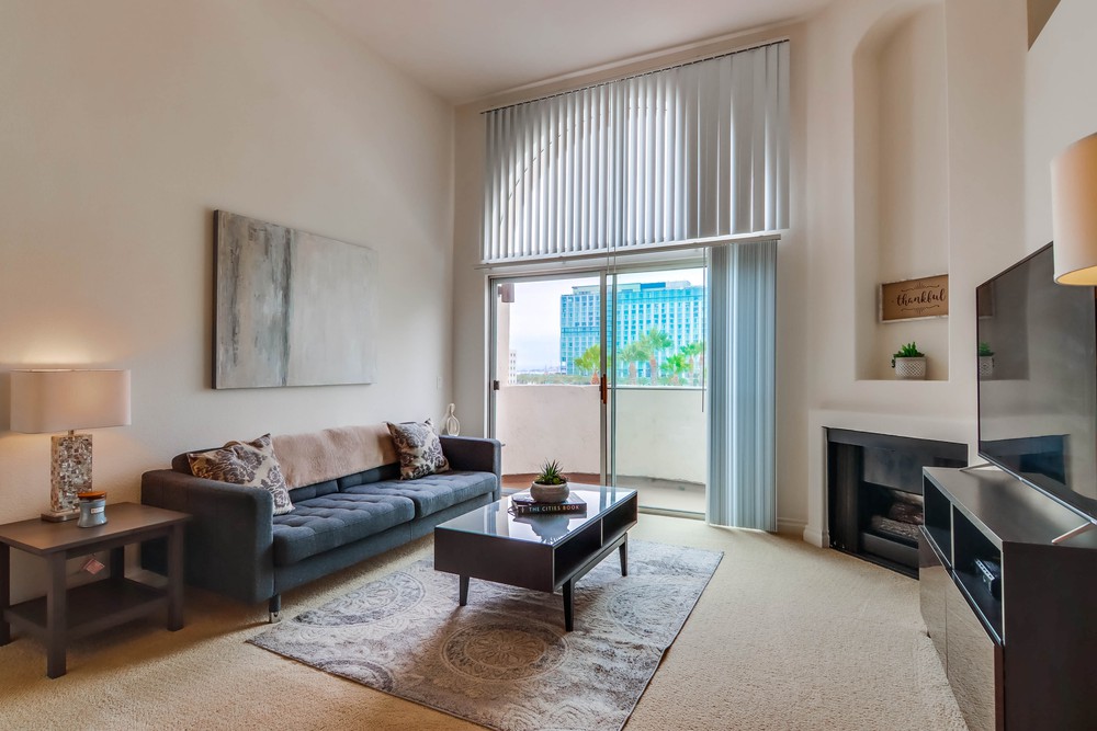 Virtual tour photo 6 of 40 for 8 W F St