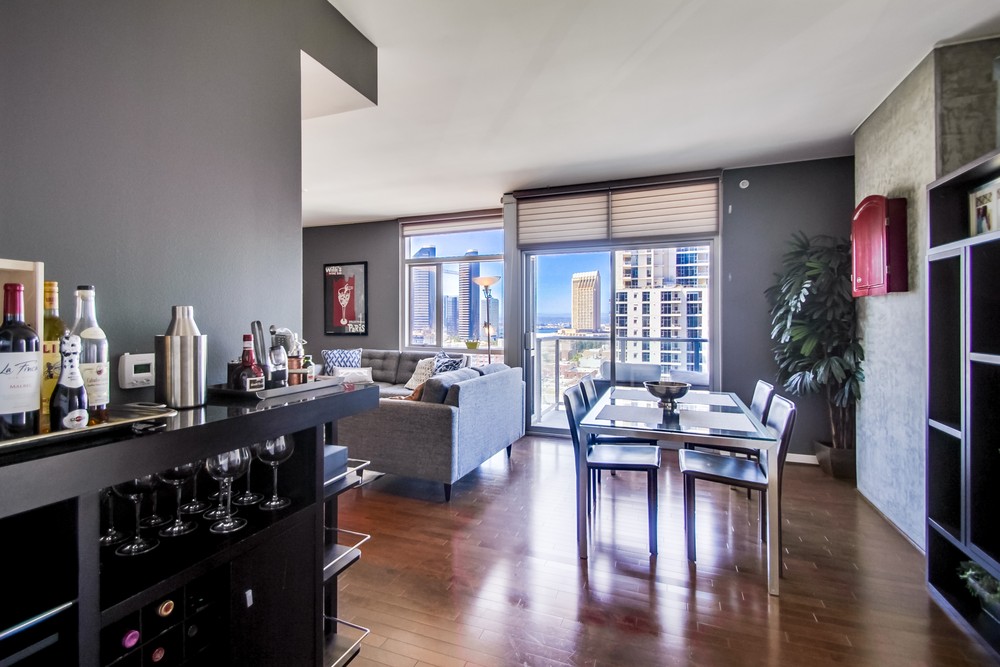 Virtual tour photo 3 of 33 for 800 The Mark Ln #1201