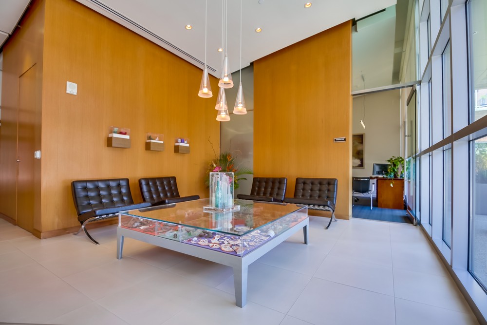 Virtual tour photo 3 of 43 for 800 The Mark Ln #1205