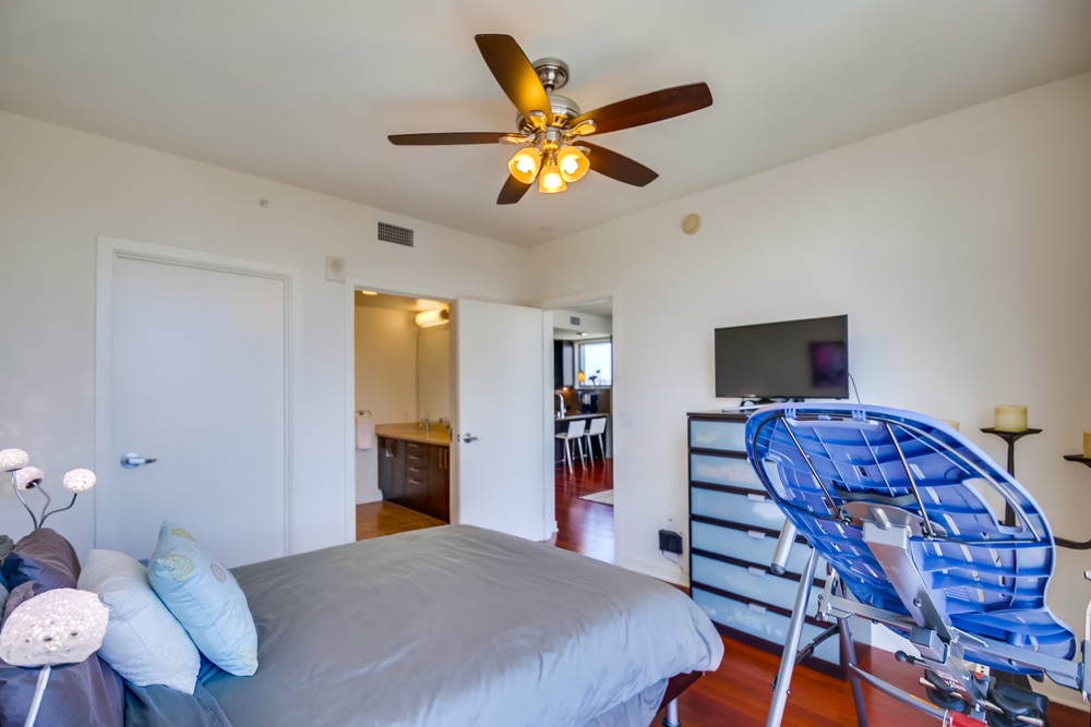 Virtual tour photo 20 of 43 for 800 The Mark Ln #1205