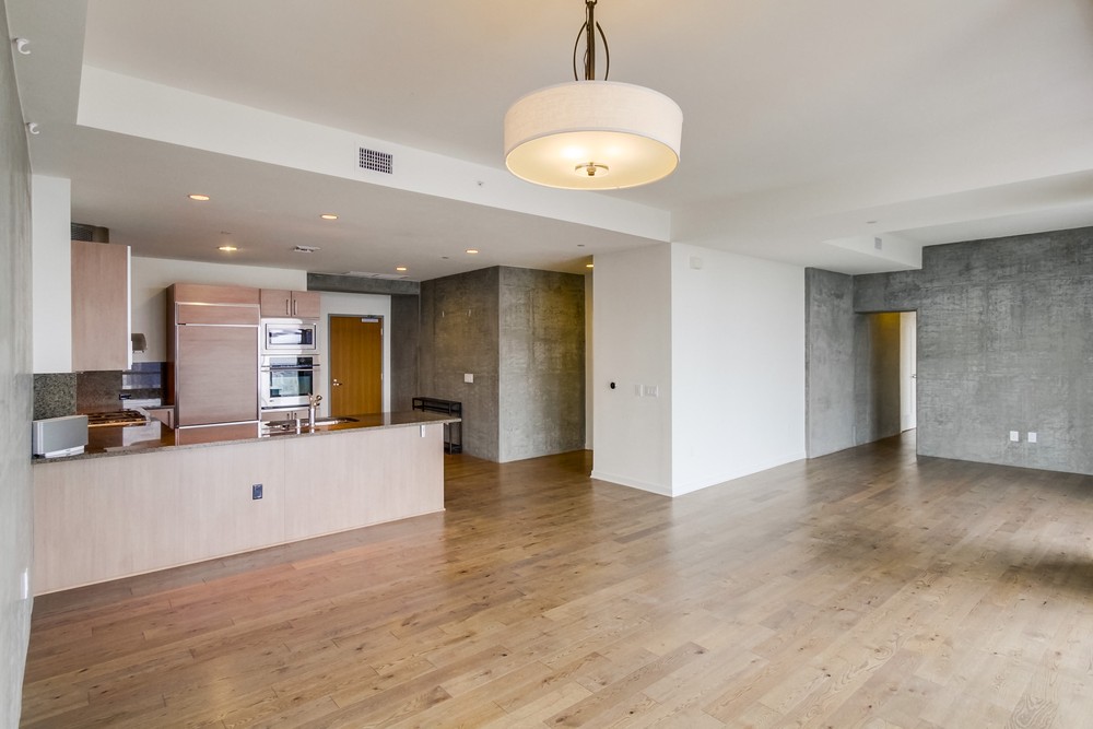 Virtual tour photo 13 of 61 for 800 The Mark Ln #3002