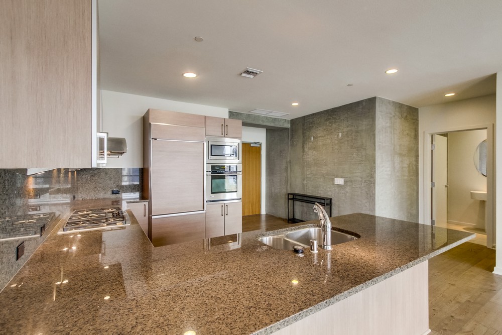 Virtual tour photo 14 of 61 for 800 The Mark Ln #3002