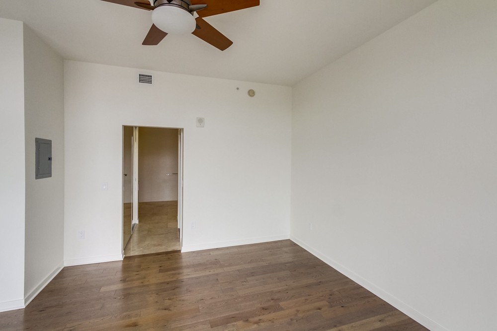 Virtual tour photo 31 of 61 for 800 The Mark Ln #3002