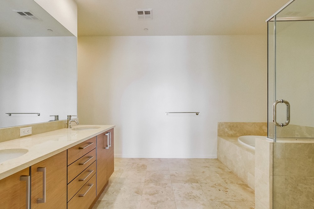 Virtual tour photo 33 of 61 for 800 The Mark Ln #3002