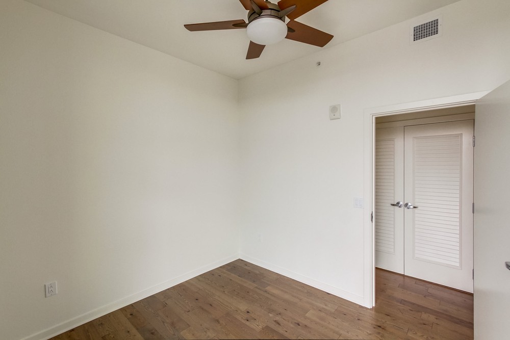 Virtual tour photo 42 of 61 for 800 The Mark Ln #3002