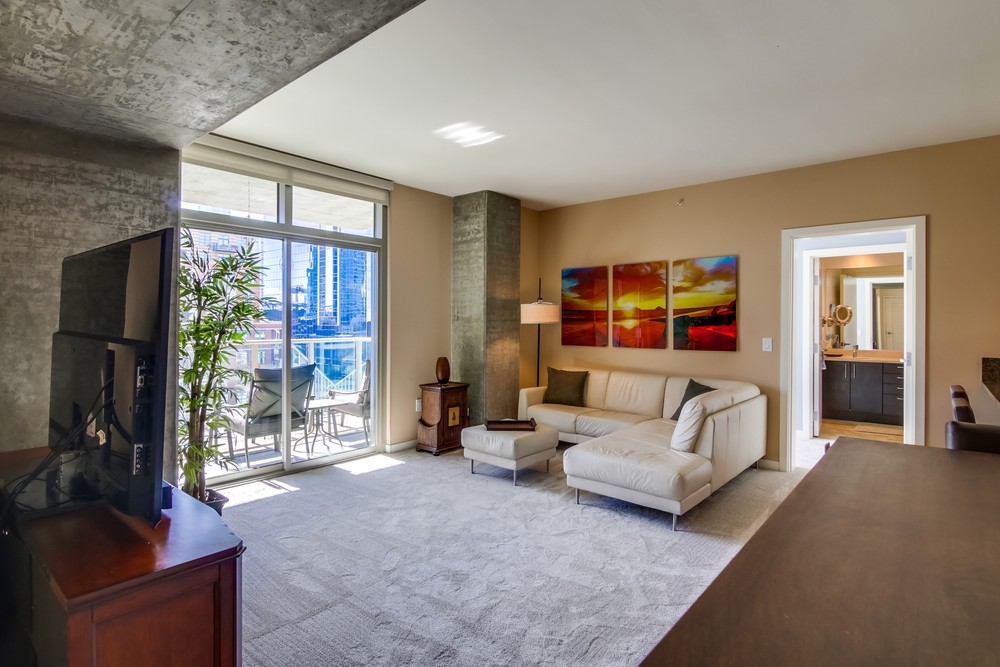 Virtual tour photo 7 of 39 for 800 The Mark Ln #707