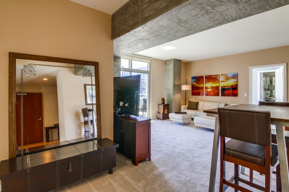 Virtual tour photo 14 of 39 for 800 The Mark Ln #707