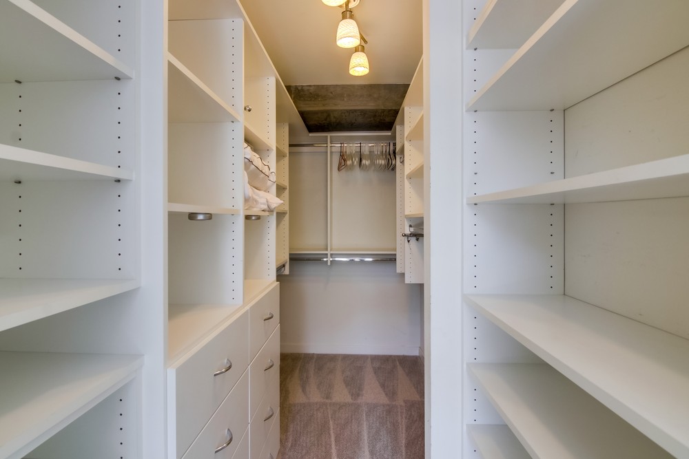 Virtual tour photo 25 of 39 for 800 The Mark Ln #707