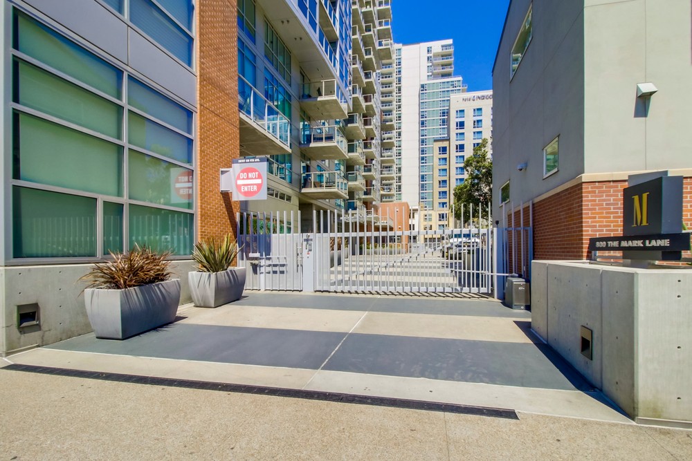 Virtual tour photo 5 of 45 for 800 The Mark Ln #805