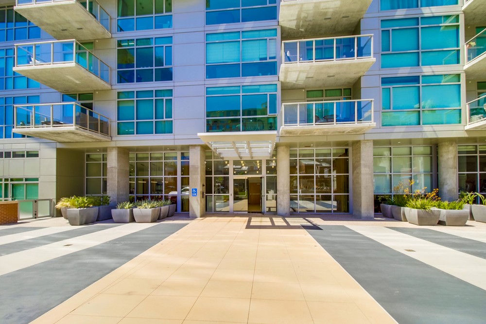 Virtual tour photo 8 of 45 for 800 The Mark Ln #805