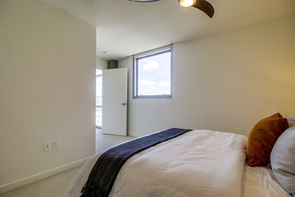 Virtual tour photo 32 of 45 for 800 The Mark Ln #805