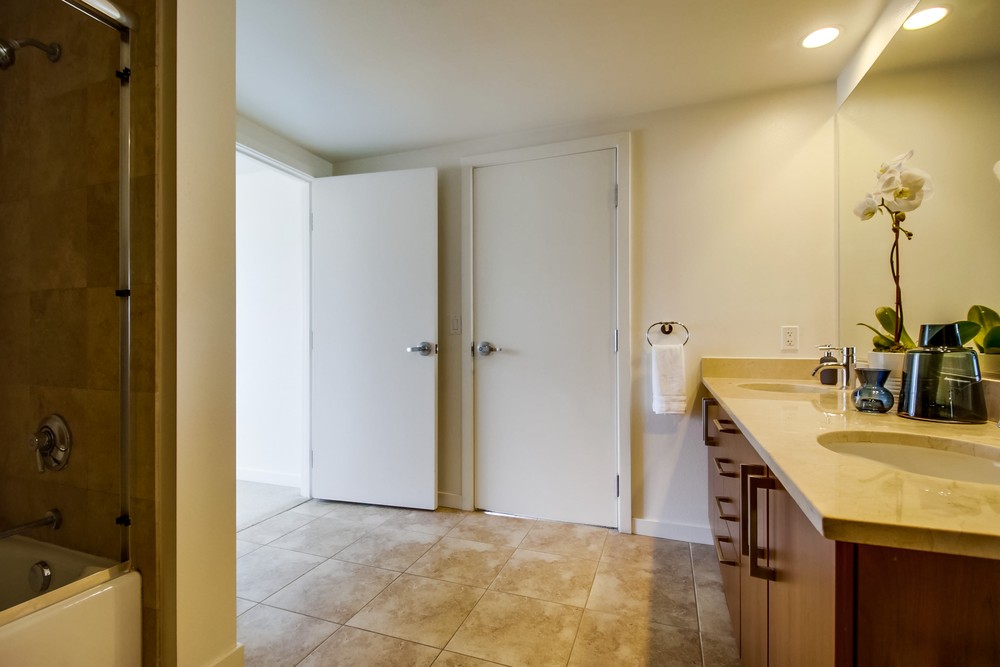 Virtual tour photo 35 of 45 for 800 The Mark Ln #805