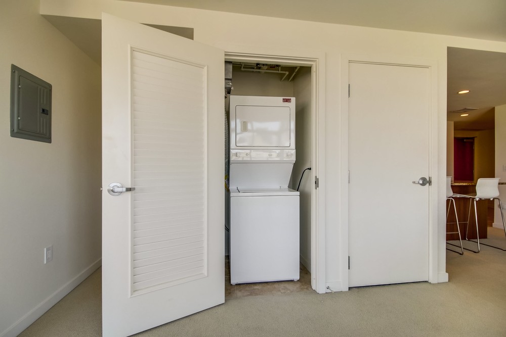 Virtual tour photo 37 of 45 for 800 The Mark Ln #805