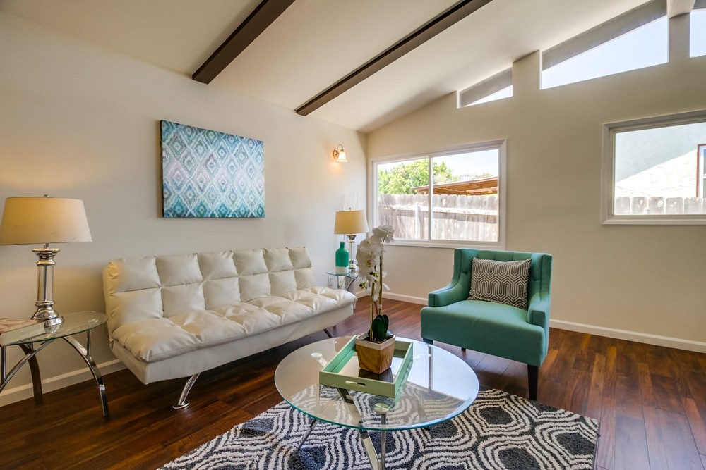 Virtual tour photo 10 of 45 for 801 Kelton Rd