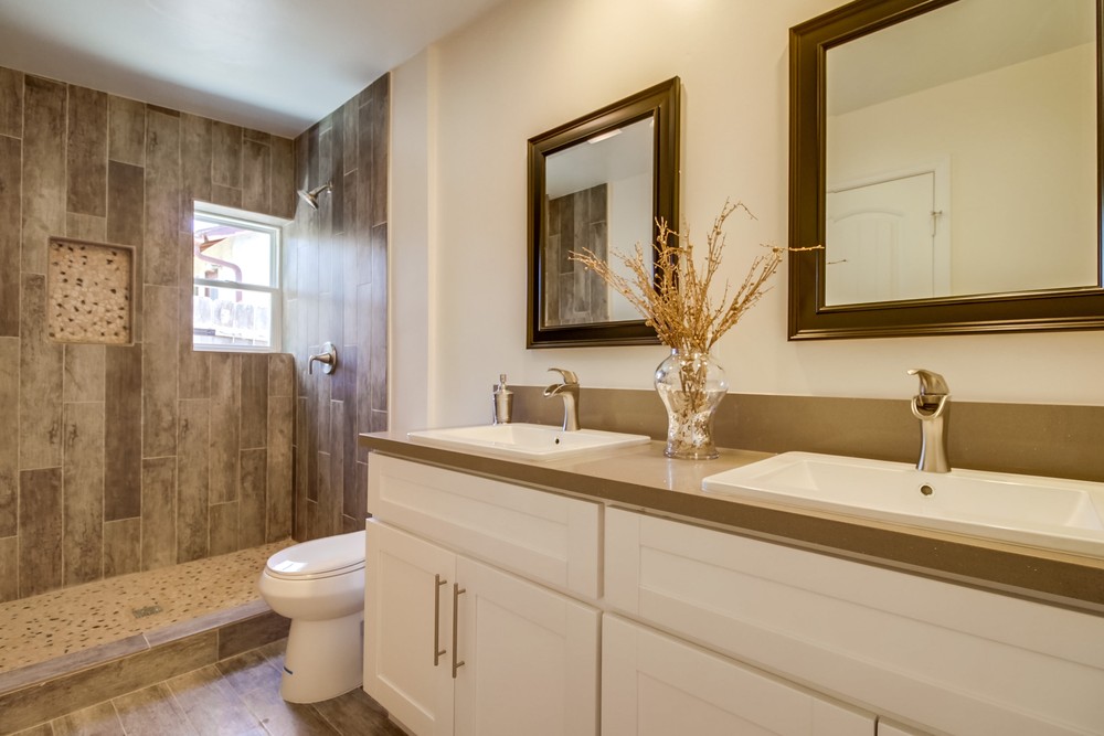 Virtual tour photo 23 of 45 for 801 Kelton Rd