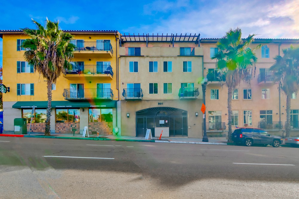 Virtual tour photo 1 of 33 for 801 W Hawthorn St UNIT 210