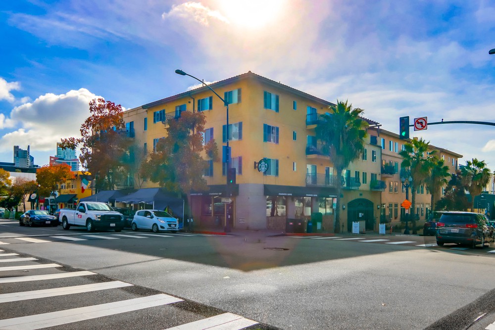 Virtual tour photo 4 of 33 for 801 W Hawthorn St UNIT 210