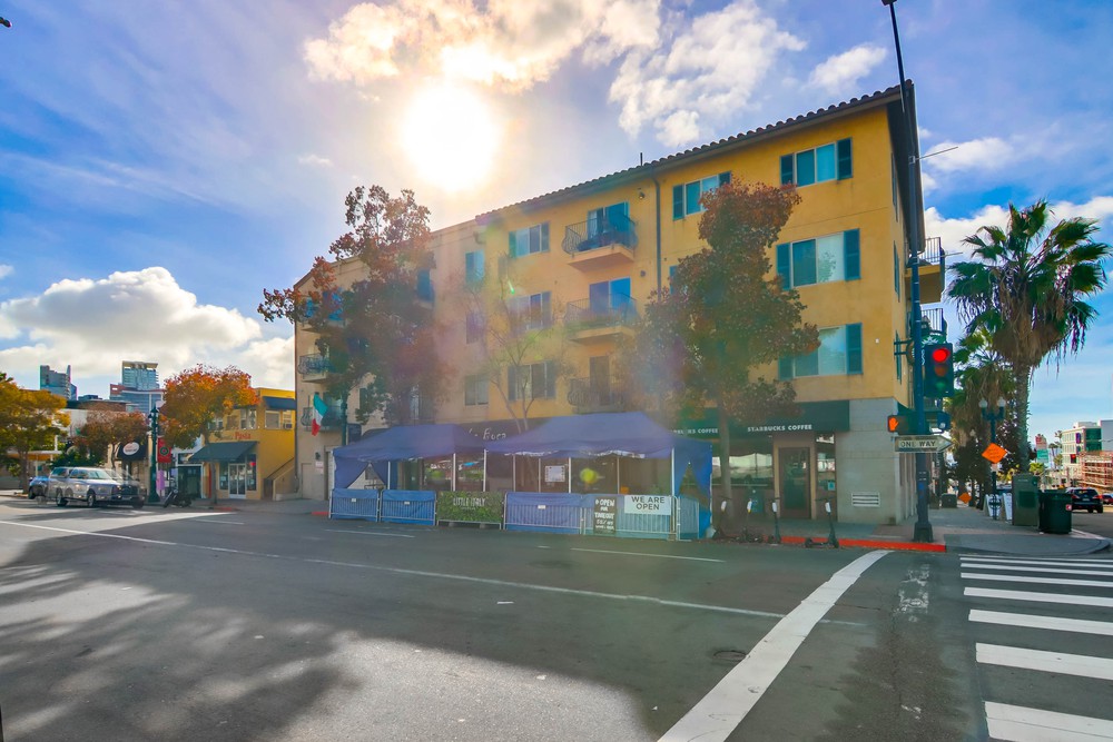 Virtual tour photo 5 of 33 for 801 W Hawthorn St UNIT 210