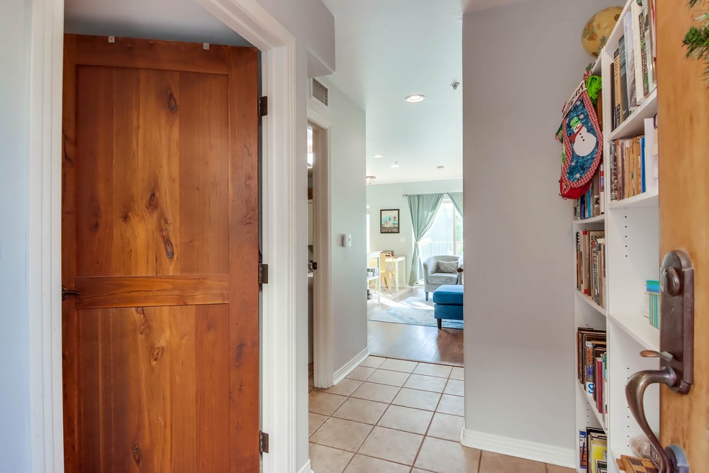 Virtual tour photo 8 of 33 for 801 W Hawthorn St UNIT 210