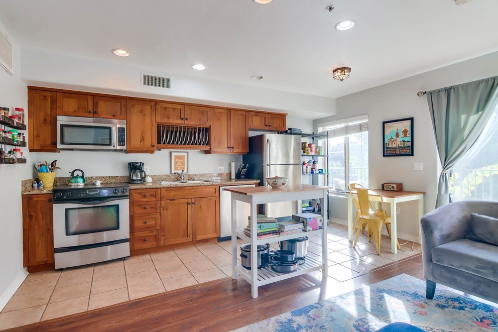 Virtual tour photo 10 of 33 for 801 W Hawthorn St UNIT 210