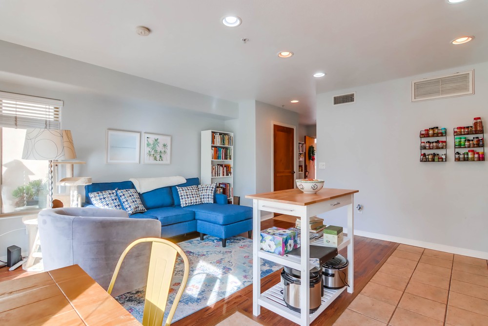 Virtual tour photo 12 of 33 for 801 W Hawthorn St UNIT 210