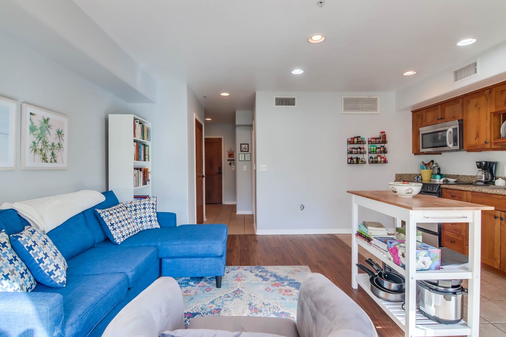 Virtual tour photo 13 of 33 for 801 W Hawthorn St UNIT 210