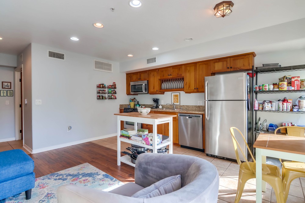 Virtual tour photo 14 of 33 for 801 W Hawthorn St UNIT 210