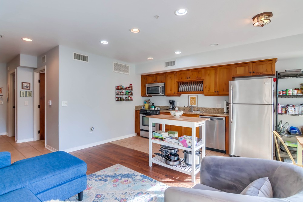 Virtual tour photo 17 of 33 for 801 W Hawthorn St UNIT 210