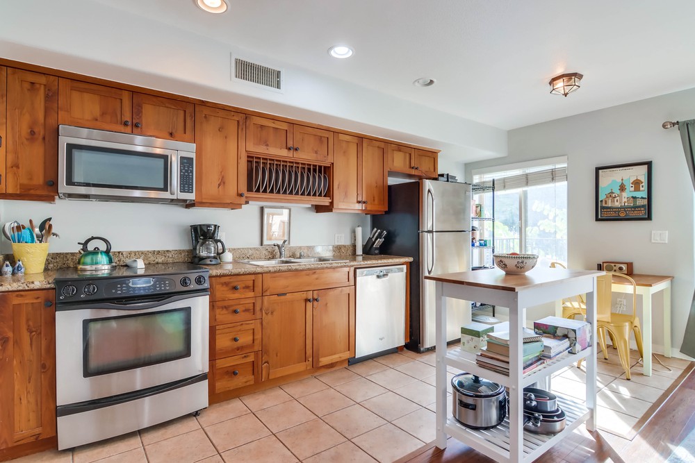 Virtual tour photo 19 of 33 for 801 W Hawthorn St UNIT 210