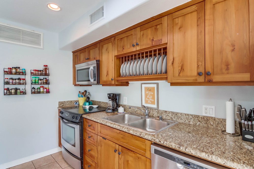 Virtual tour photo 21 of 33 for 801 W Hawthorn St UNIT 210
