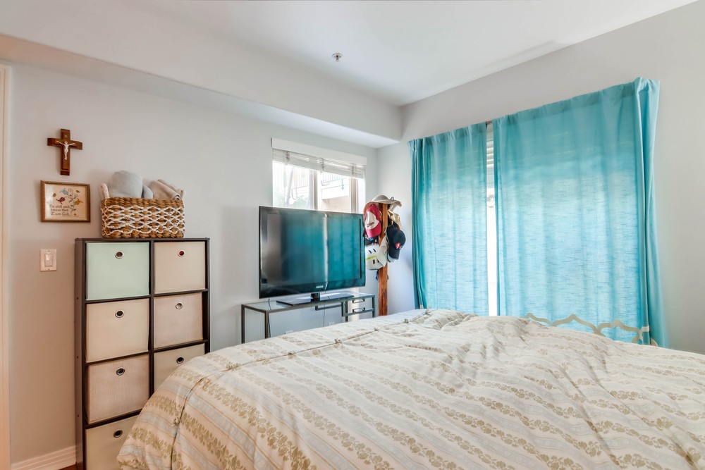 Virtual tour photo 23 of 33 for 801 W Hawthorn St UNIT 210