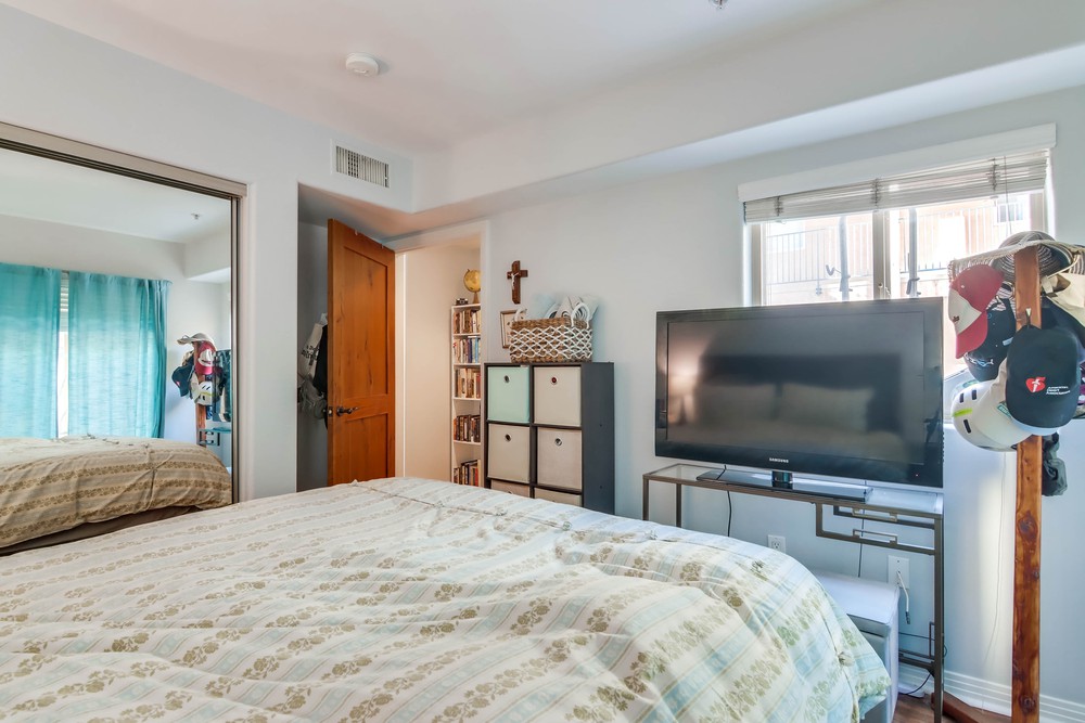 Virtual tour photo 25 of 33 for 801 W Hawthorn St UNIT 210
