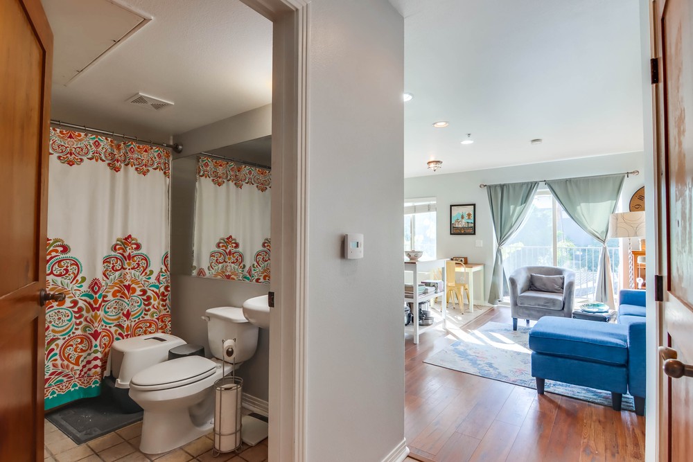 Virtual tour photo 26 of 33 for 801 W Hawthorn St UNIT 210