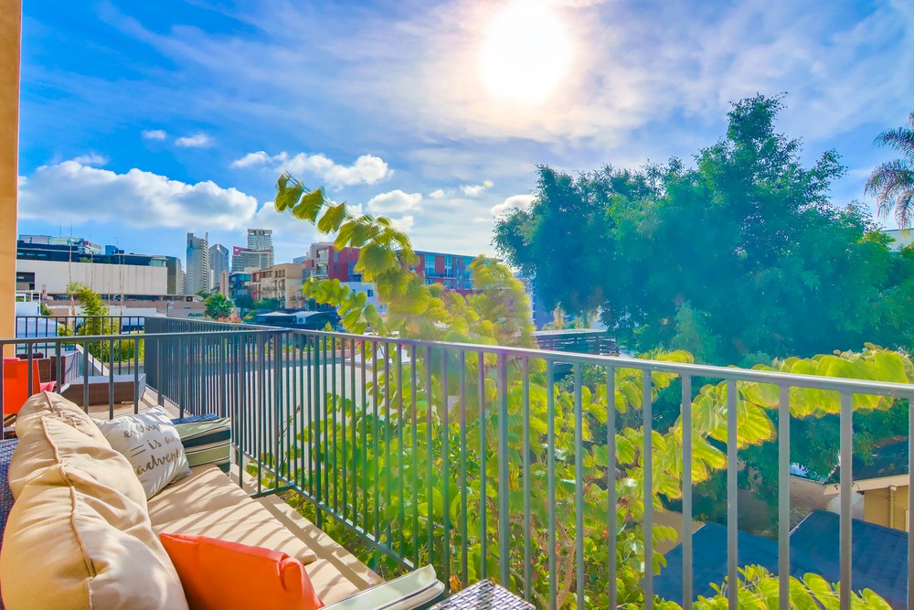 Virtual tour photo 30 of 33 for 801 W Hawthorn St UNIT 210