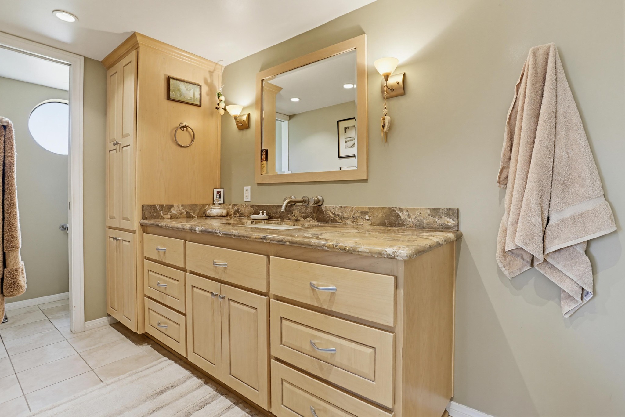 Virtual tour photo 37 of 49 for 803 Spindrift Dr