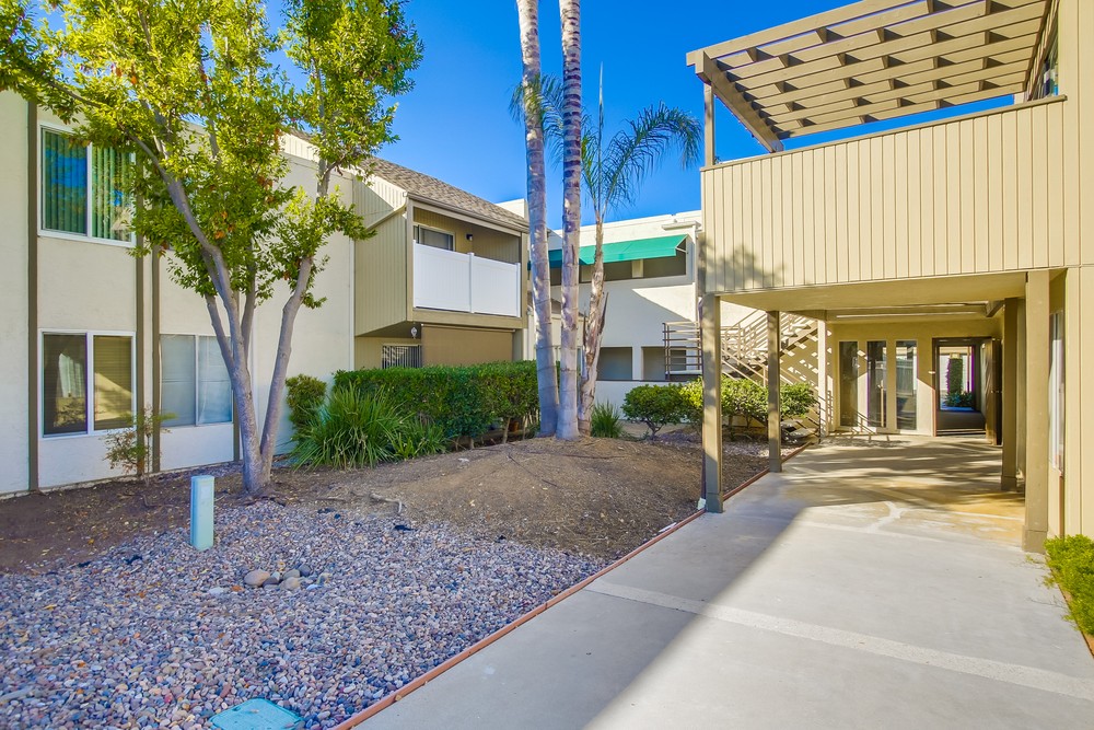 Virtual tour photo 4 of 40 for 8034 Linda Vista Rd #2q