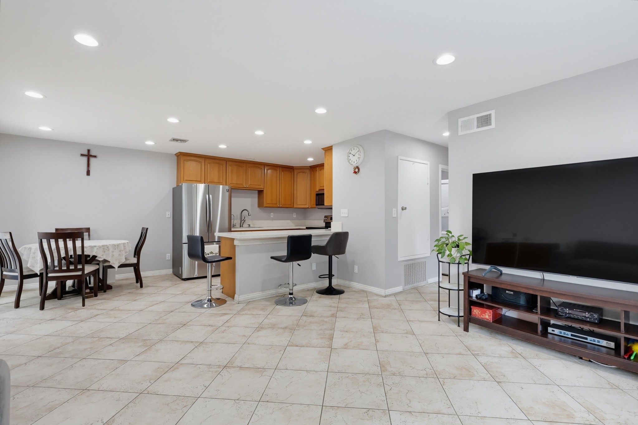 Virtual tour photo 13 of 63 for 8035 Calle Fanita
