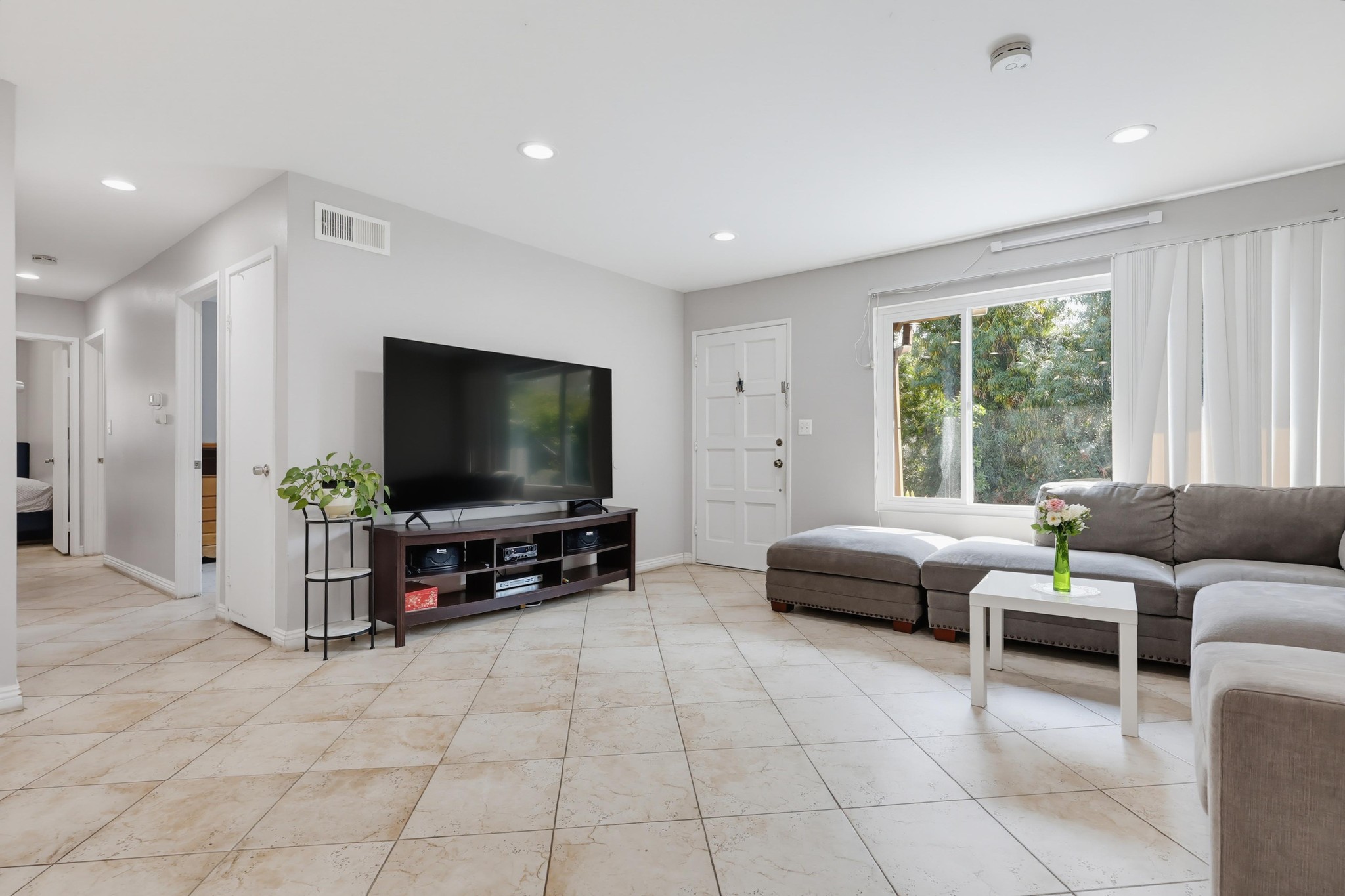 Virtual tour photo 21 of 63 for 8035 Calle Fanita