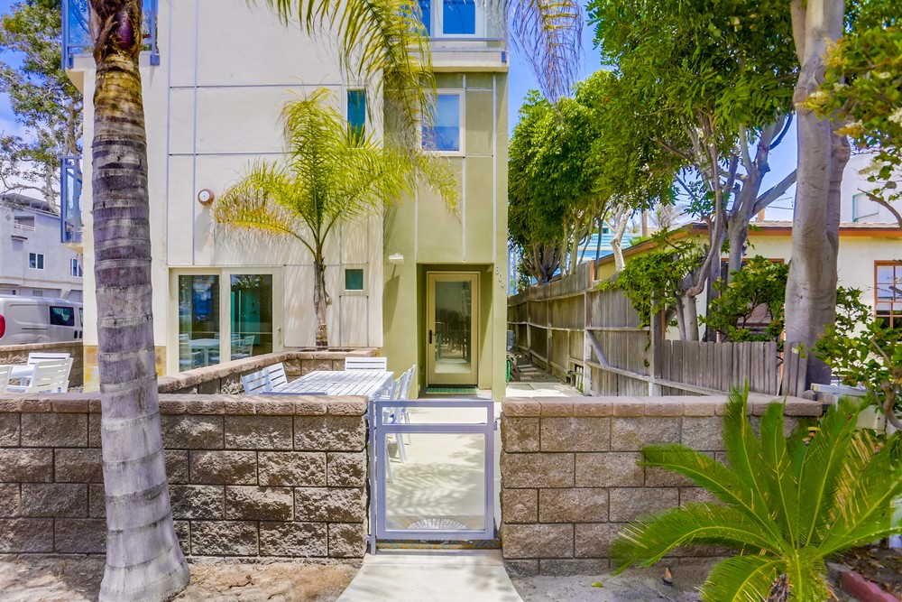 Virtual tour photo 5 of 95 for 804 Nahant Ct #802