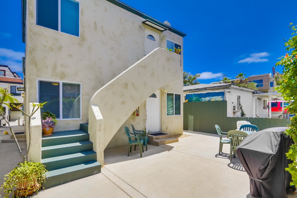 Virtual tour photo 1 of 25 for 805 Manhattan Court